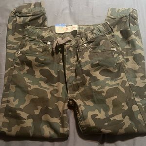 Levi’s Camo Joggers Youth 12(R) W26 L27